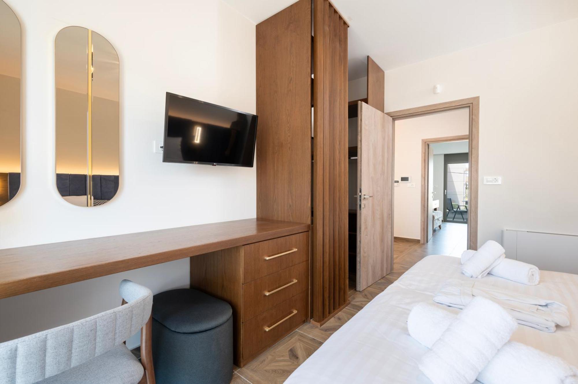 Kares With Private Pool By Estia Villa Cos